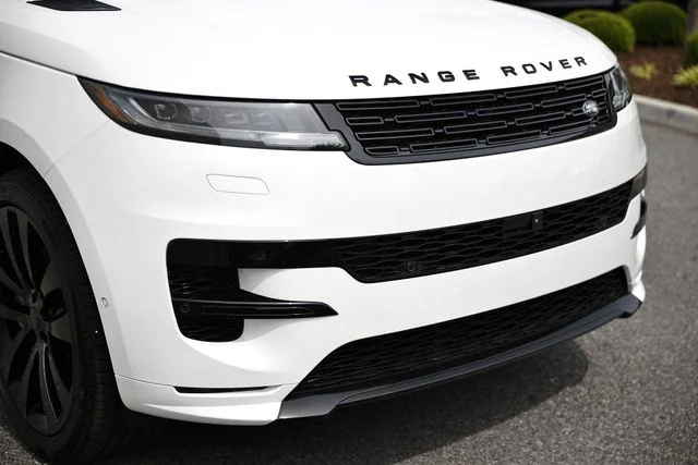 New 2026 Ostuni Pearl White Land Rover Dynamic SE image 15