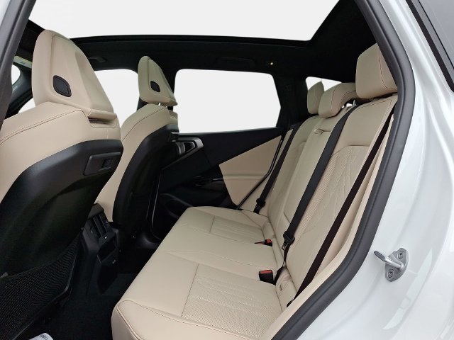 Used 2026 Mineral White Metallic BMW 30 xDrive image 9
