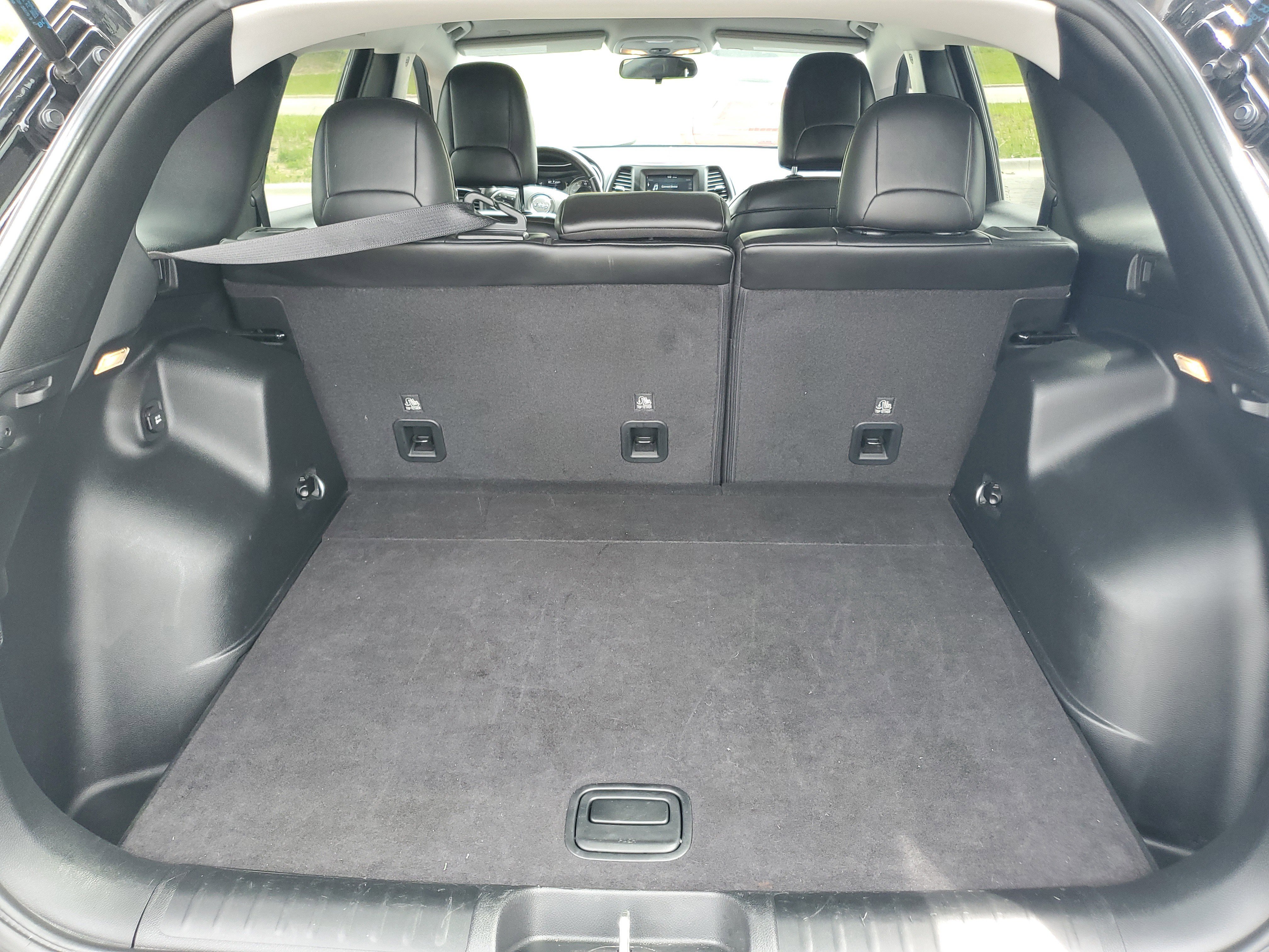 Used 2020 Diamond Black Crystal Pearlcoat Jeep Latitude Plus image 7