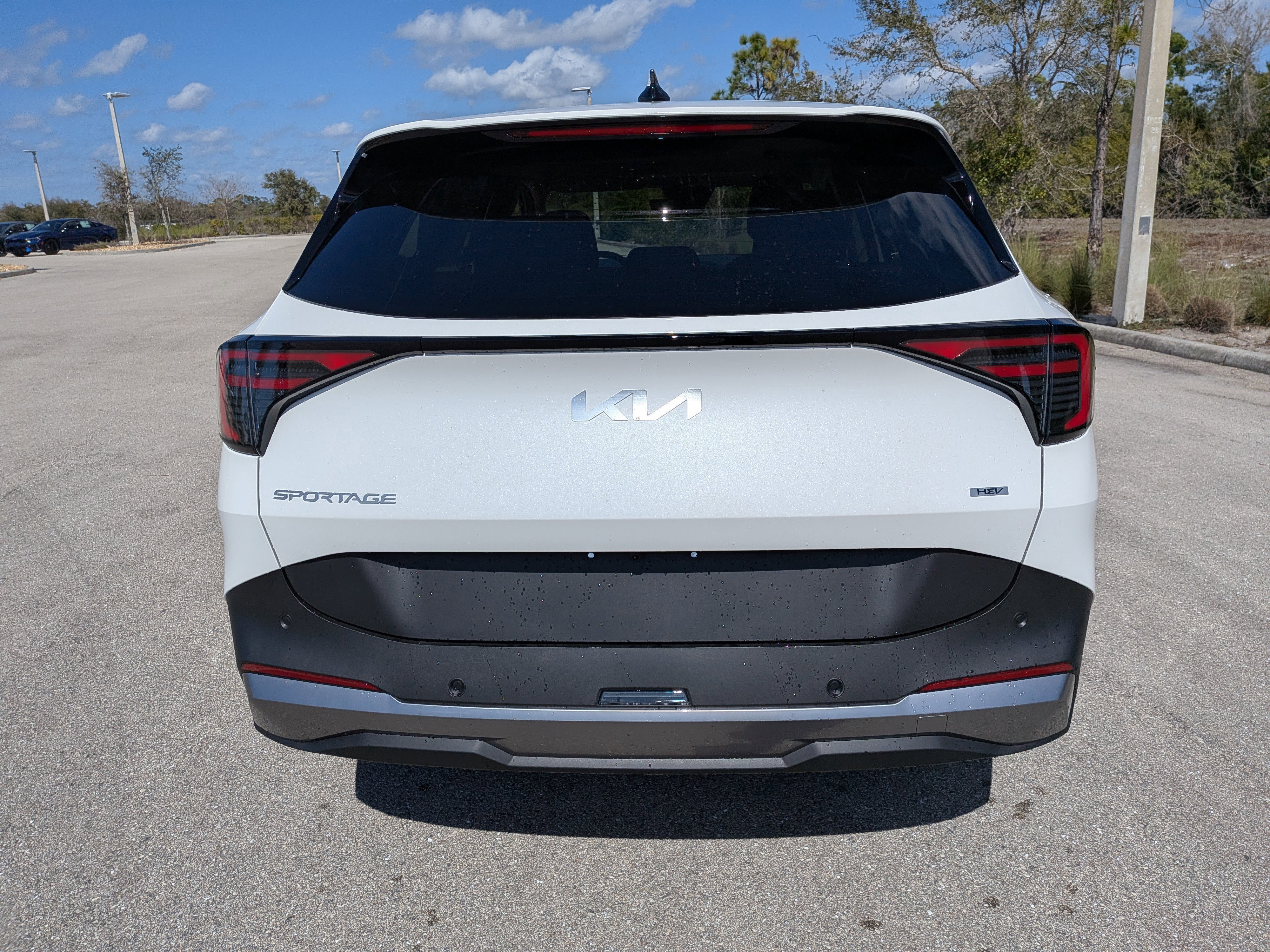 New 2026 Snow White Pearl Kia LX image 6