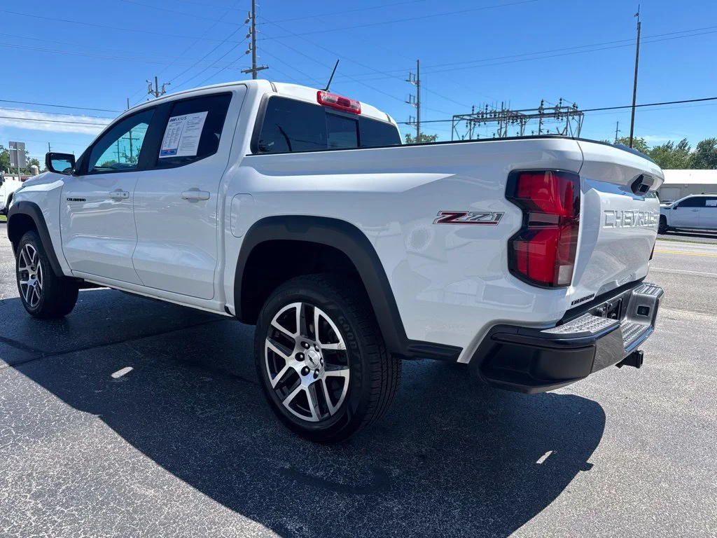 Used 2023 Summit White Chevrolet Z71 image 5