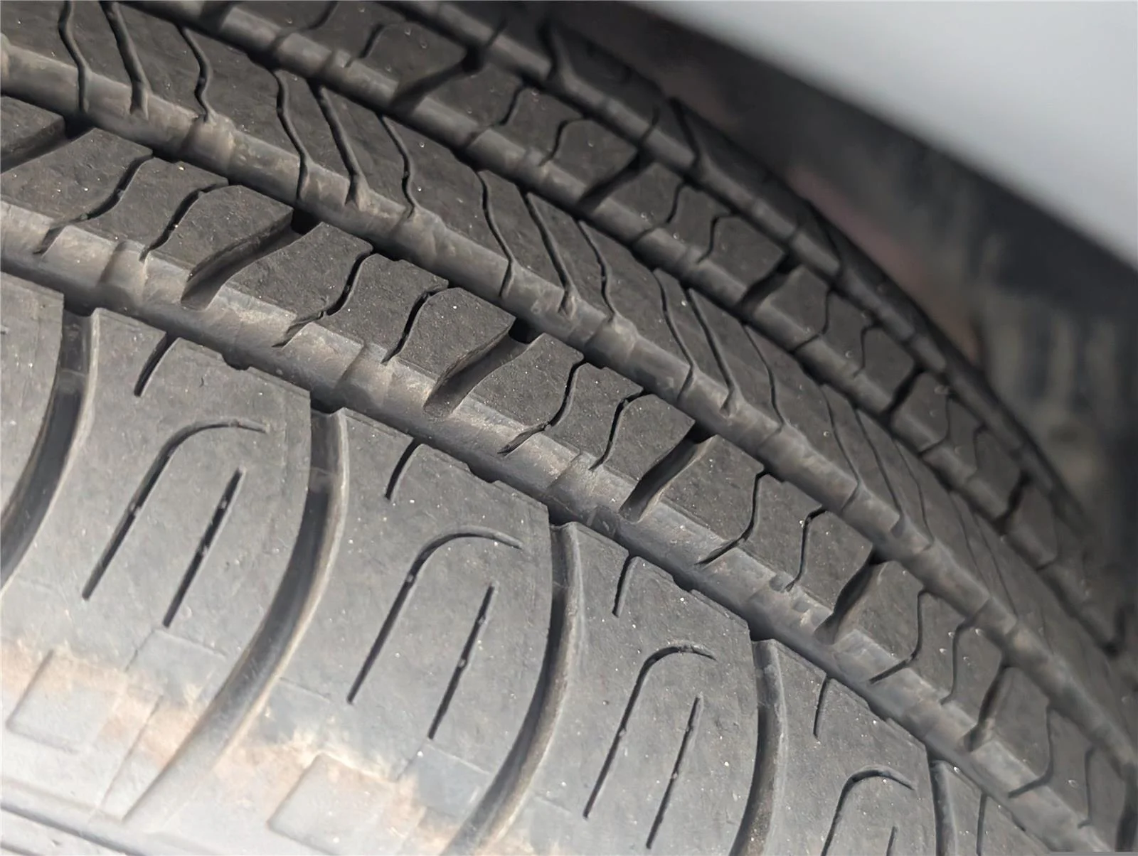 Used 2019 Velvet Red Pearlcoat Jeep Latitude image 10