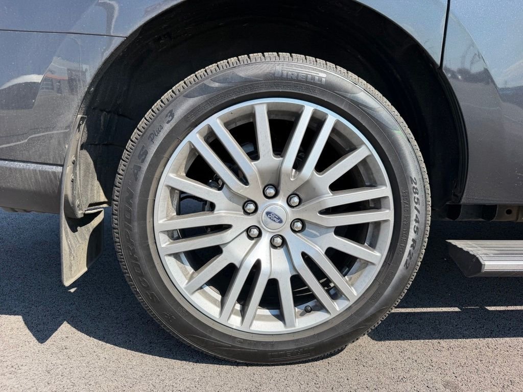 Used 2022  Ford Limited image 20