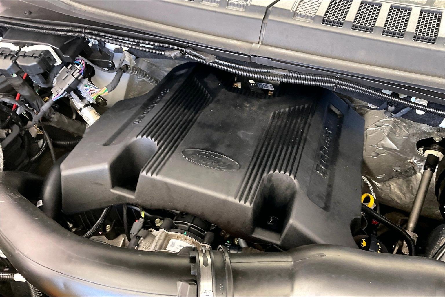 Used 2018 White Platinum Metallic Tri-Coat Ford LARIAT image 27