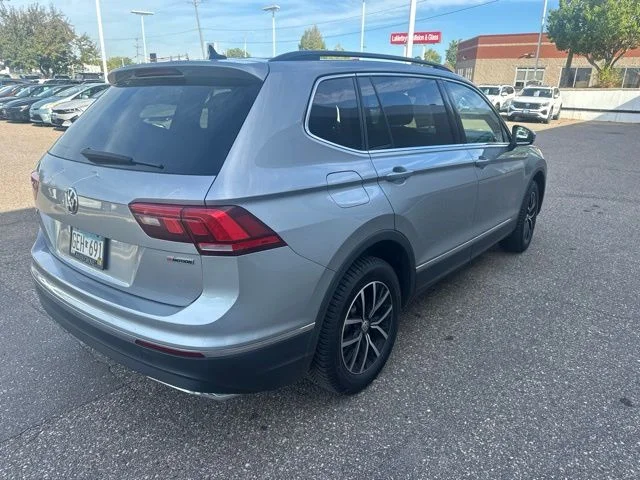 Used 2021 Silver Metallic Volkswagen 2.0T SE image 3