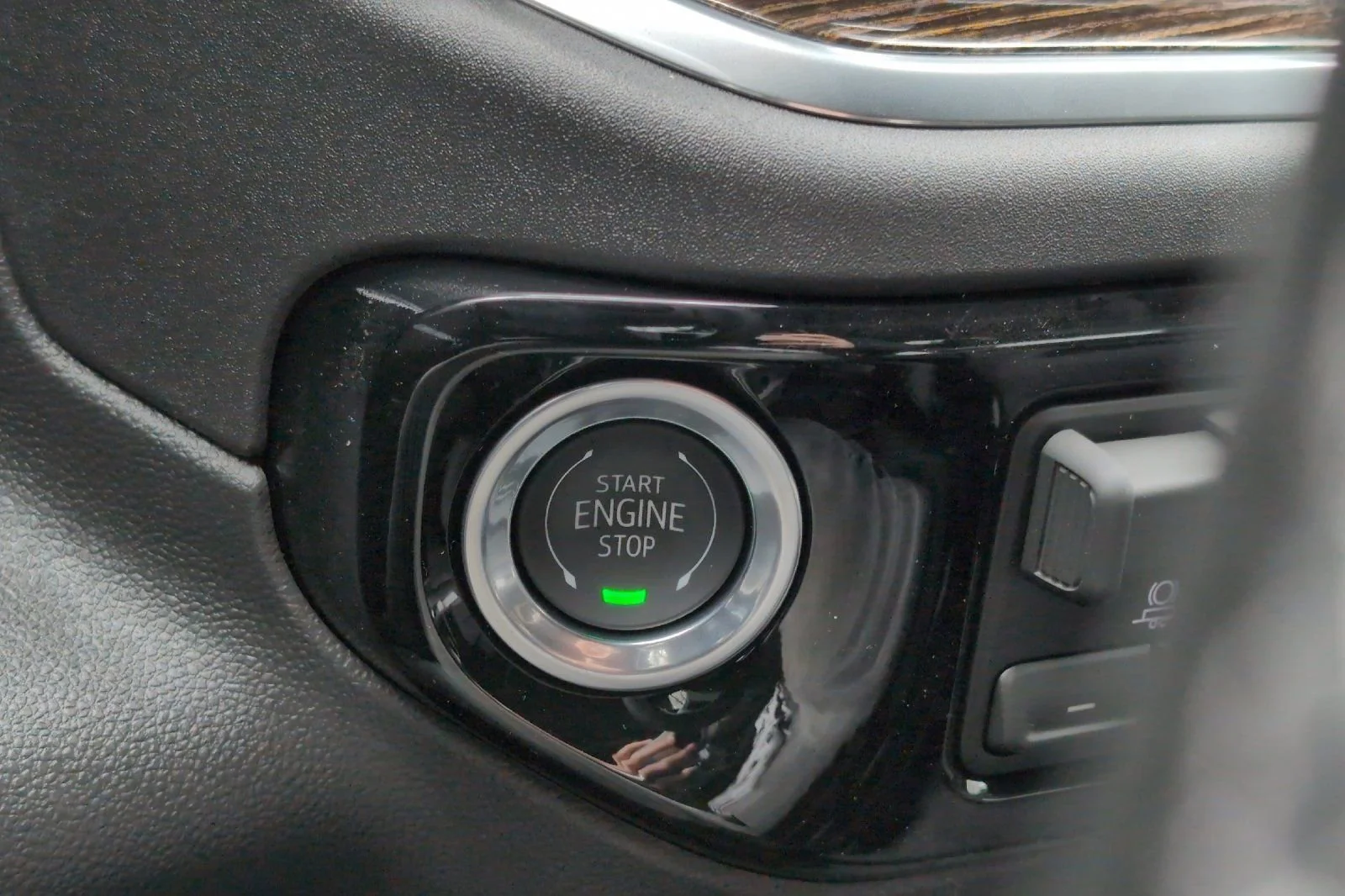 New 2026 Summit White GMC Elevation image 22