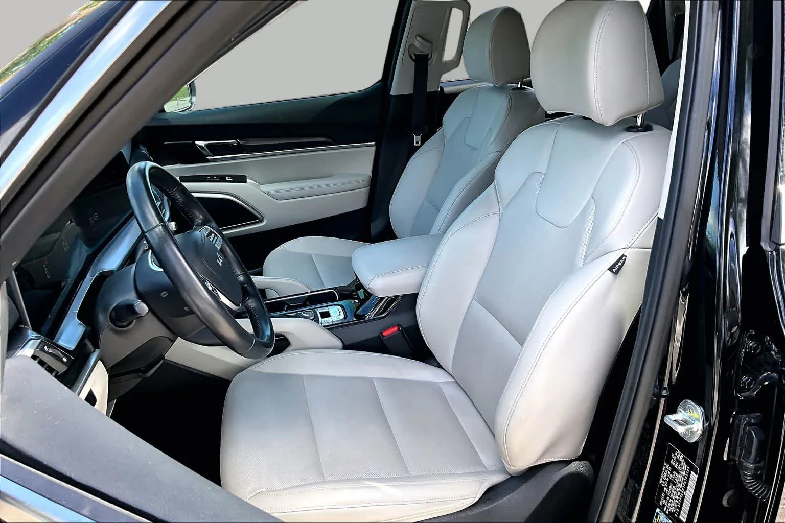 Used 2023 Ebony Black Kia S image 14