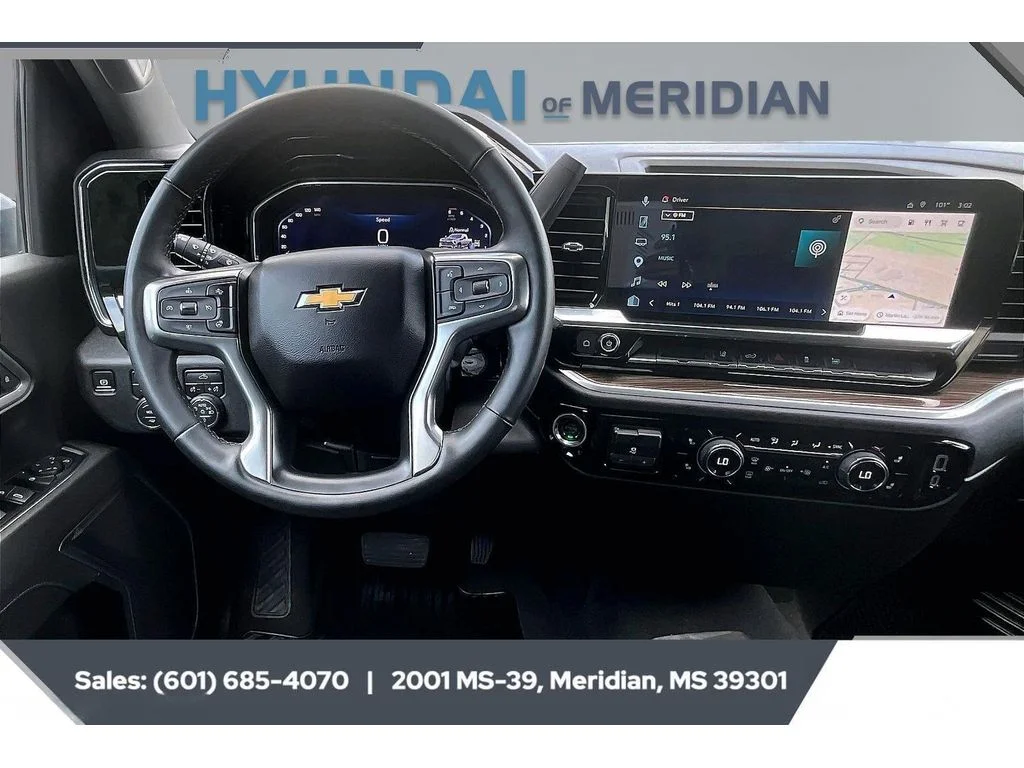 Used 2025 STERLING GRAY METALLIC Chevrolet LT image 5