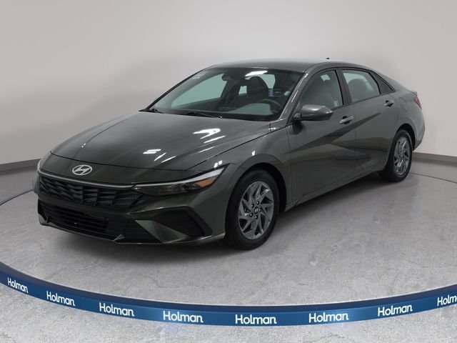 Used 2024 Gray Hyundai SEL image 1