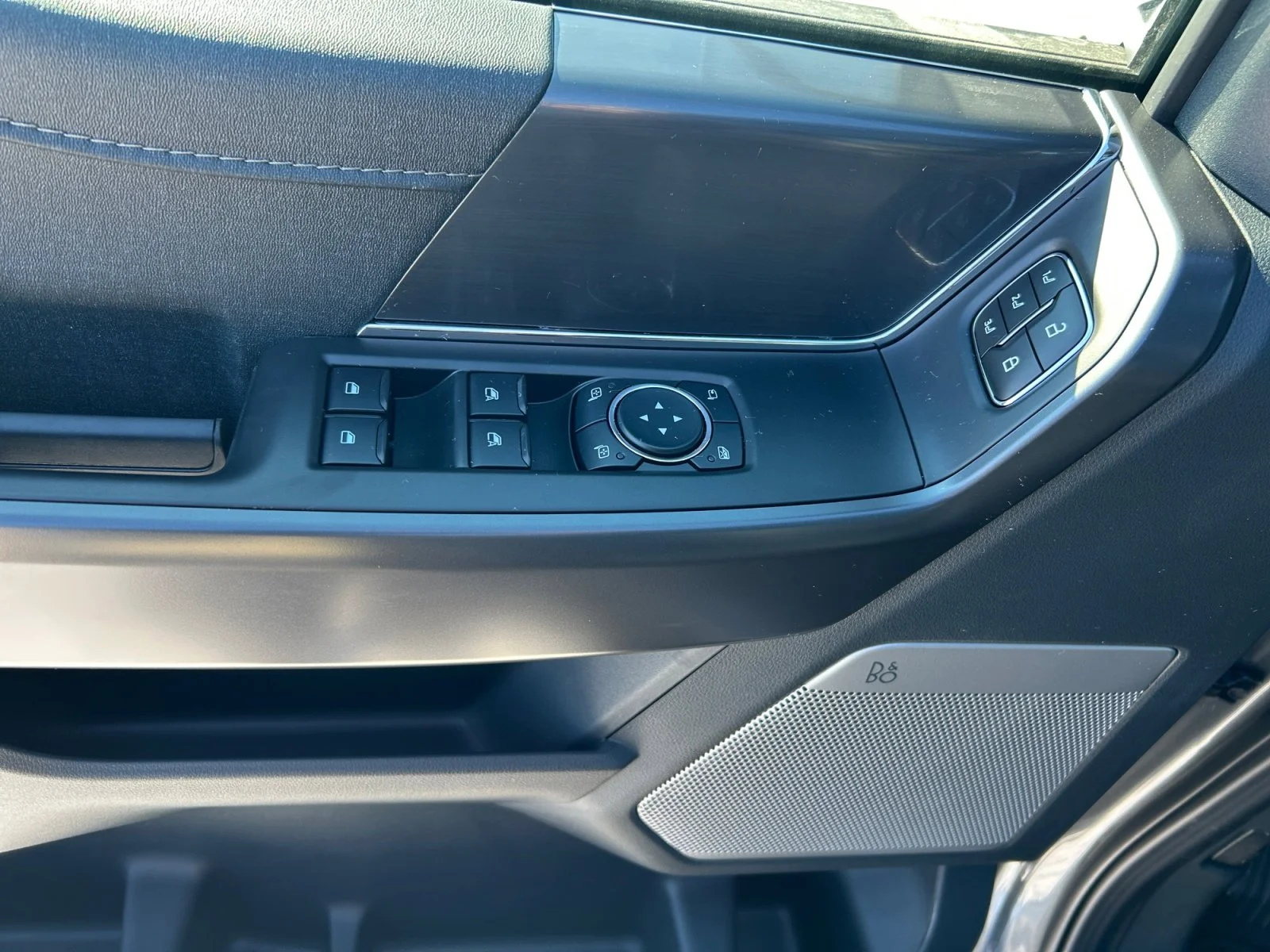 New 2026 Carbonized Grey Metallic Ford Lariat image 17