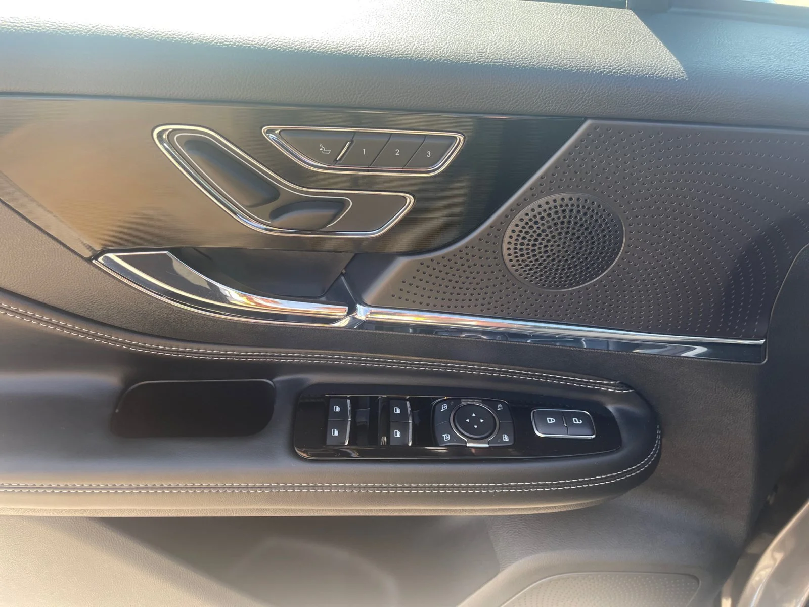 Used 2025 GRAY Lincoln PREMIERE AWD image 16