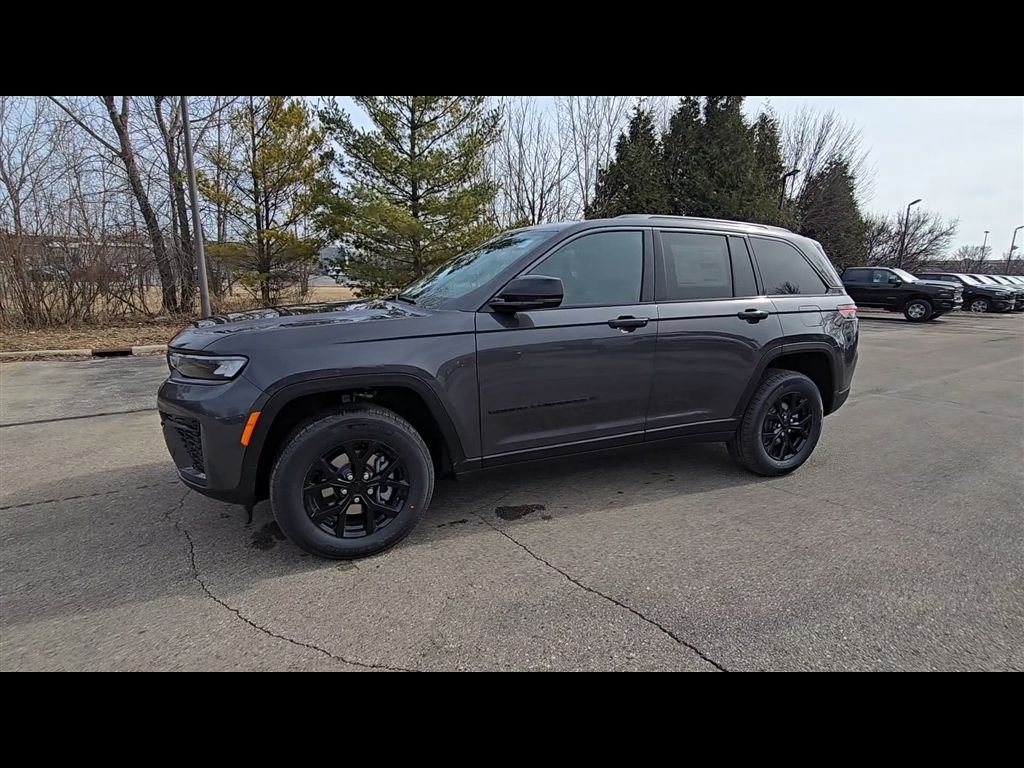 New 2026 Baltic Gray Metallic Clear-Coat Exterior Paint Jeep Altitude image 4