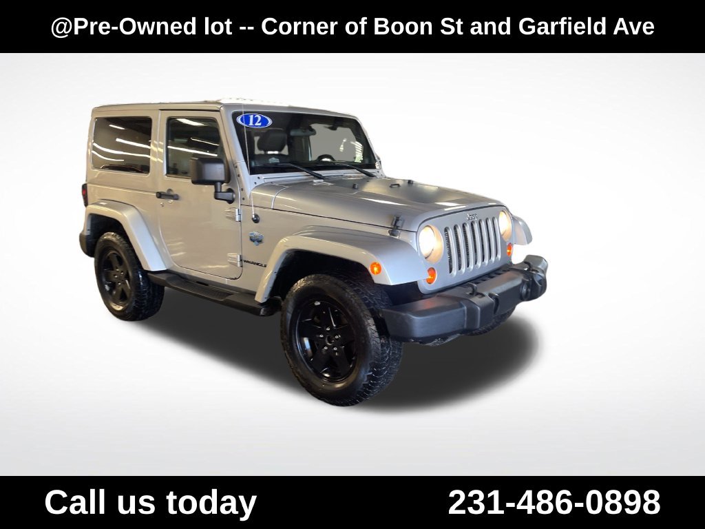 Used 2012 Silver Jeep Sahara image 7