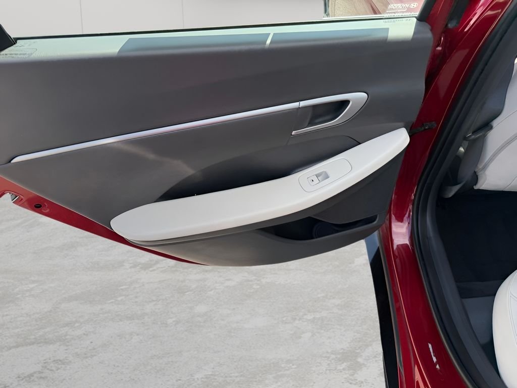 Used 2025 Ultimate red Hyundai SEL image 13