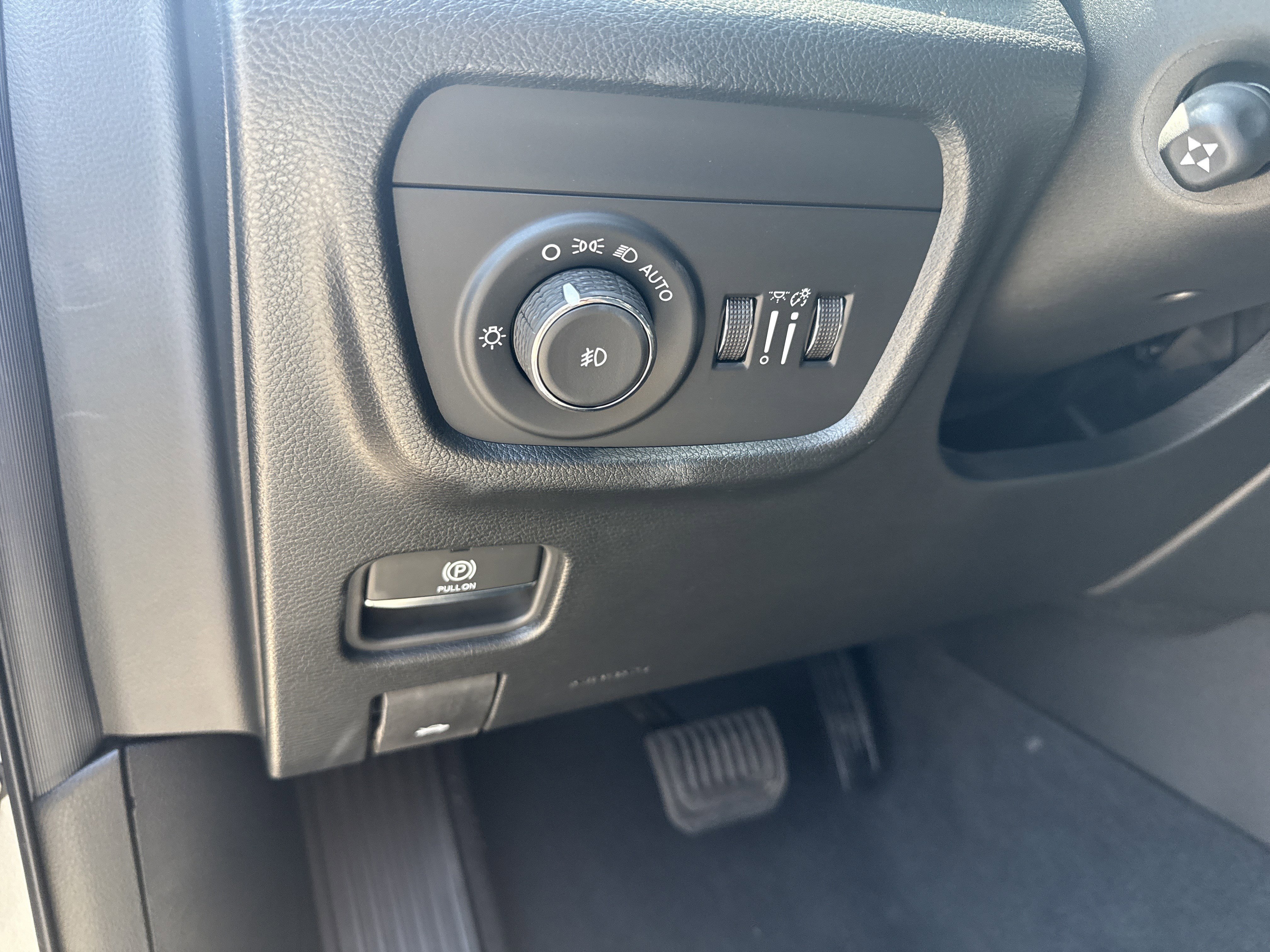 New 2026 Silver Zynith Jeep Limited Reserve image 35