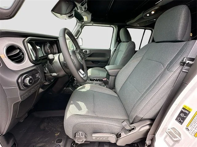 2025 Jeep Wrangler 4-Door Sahara - Photo 14