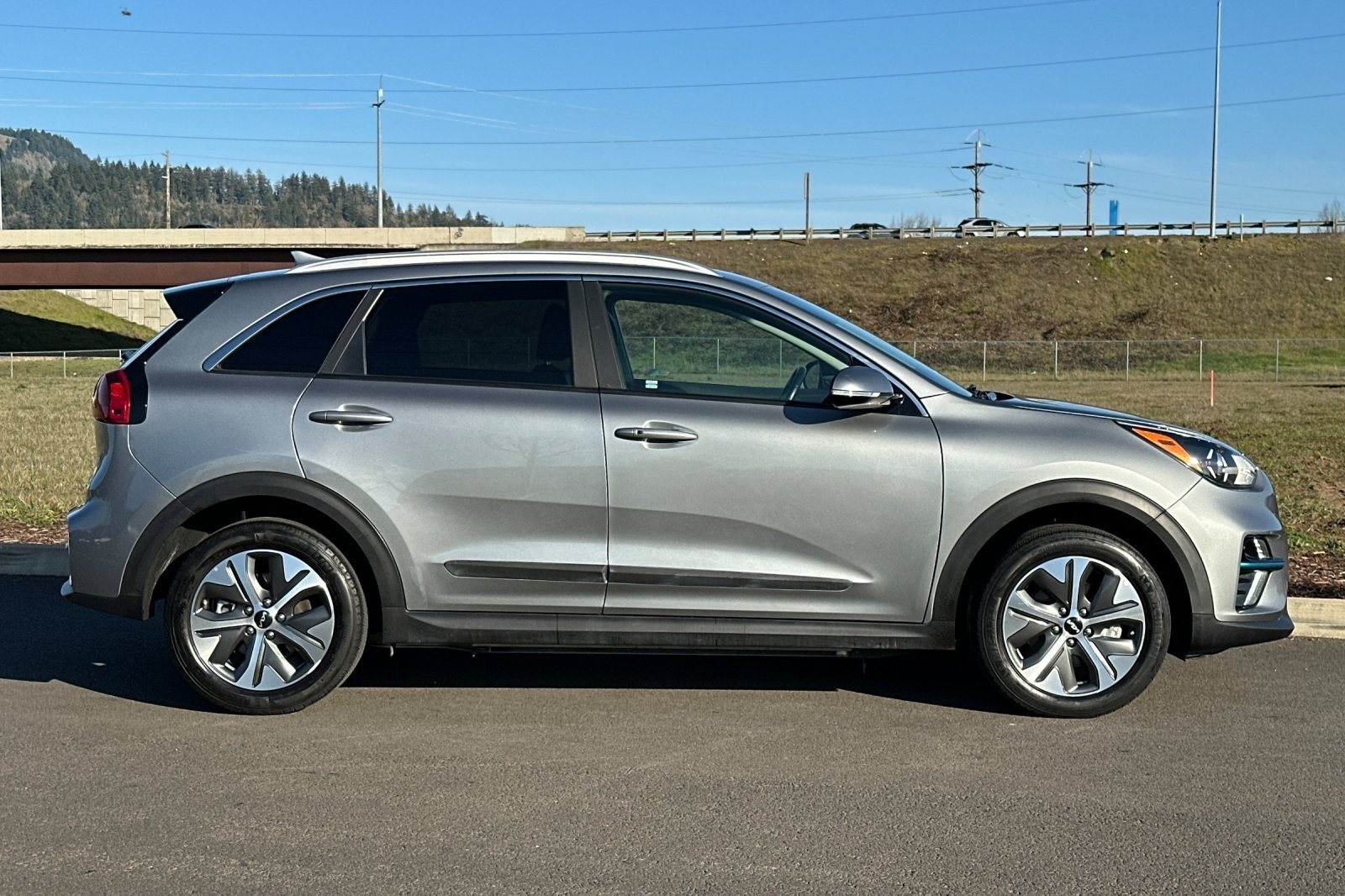 Used 2022 Kia Niro EX with VIN KNDCC3LG4N5147592 for sale in Eugene, OR