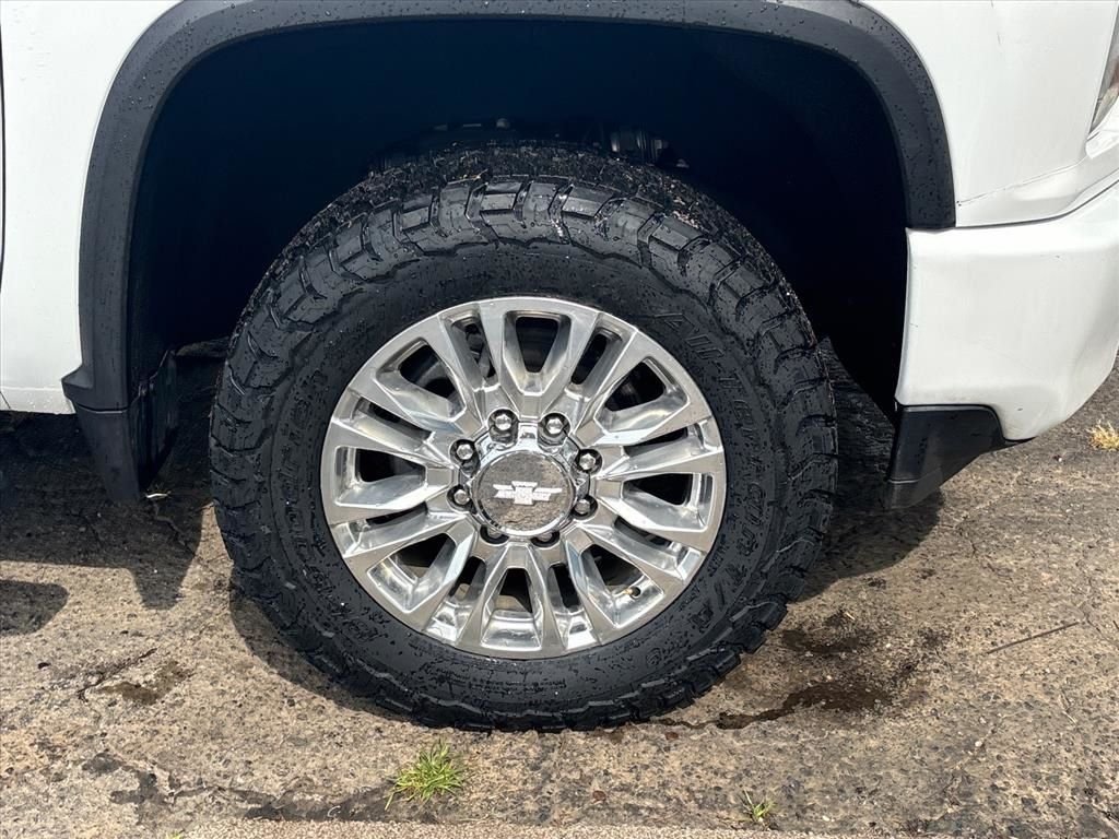 Used 2020 White Chevrolet High Country image 12