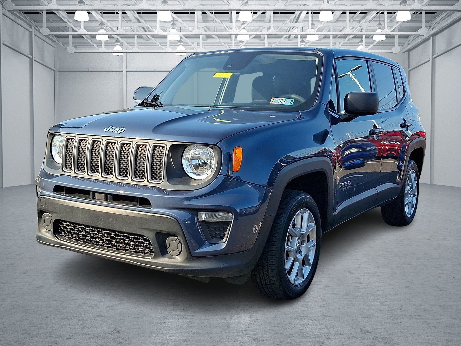 Used 2023 Slate Blue Pearlcoat Jeep Latitude image 2