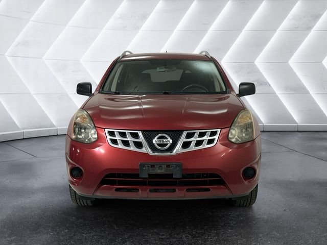 Used 2015 Red Nissan S image 2
