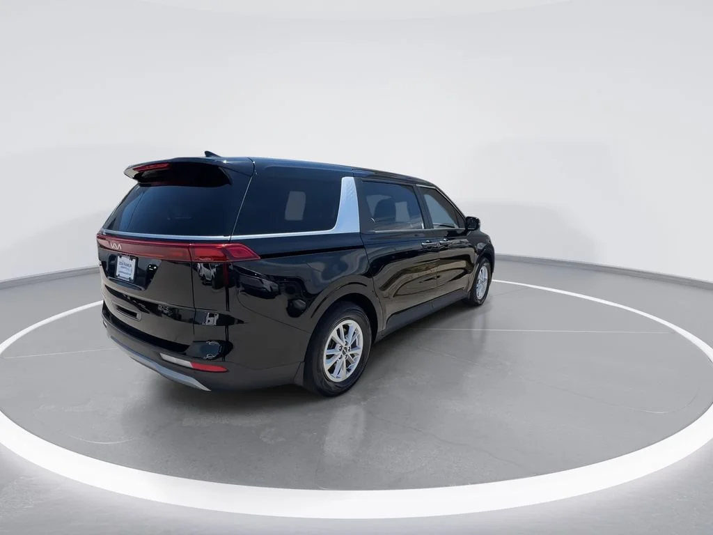 Used 2023 Black Kia LX Seat Package image 8