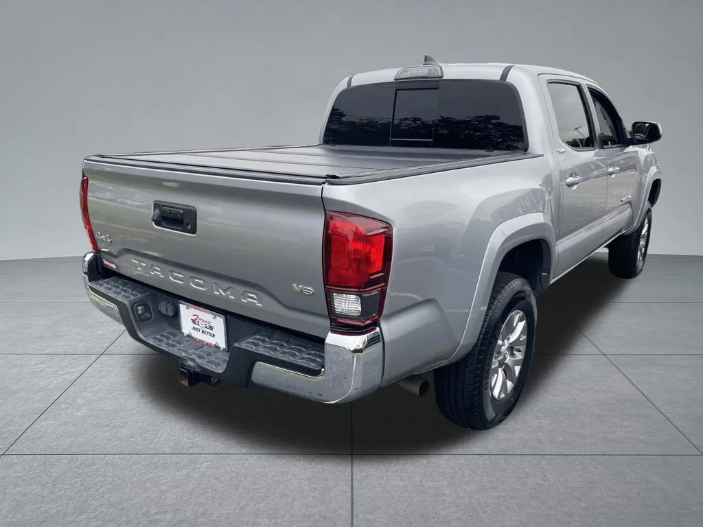 Used 2018 Silver Toyota SR5 image 15