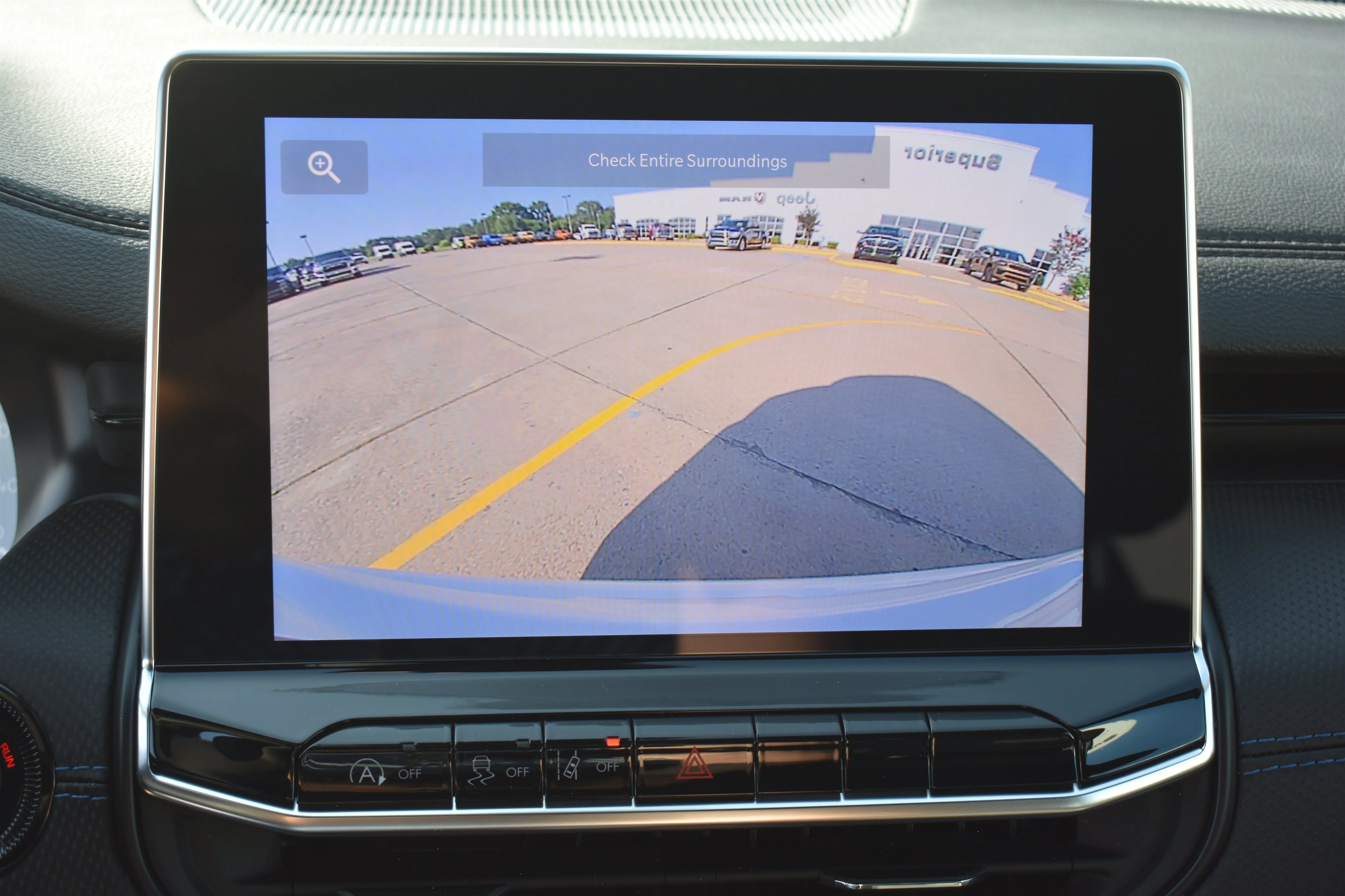New 2026 Bright White Clearcoat Jeep Latitude Altitude image 23