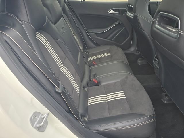 Used 2018 White Mercedes-Benz GLA 250 image 30