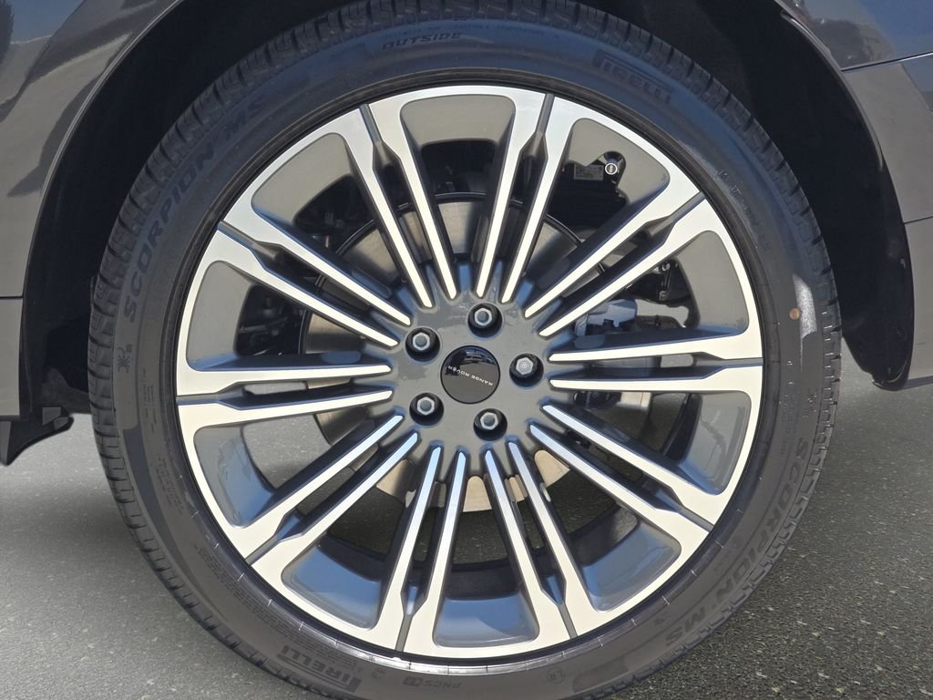 New 2026 Carpathian Grey Land Rover Dynamic SE image 35