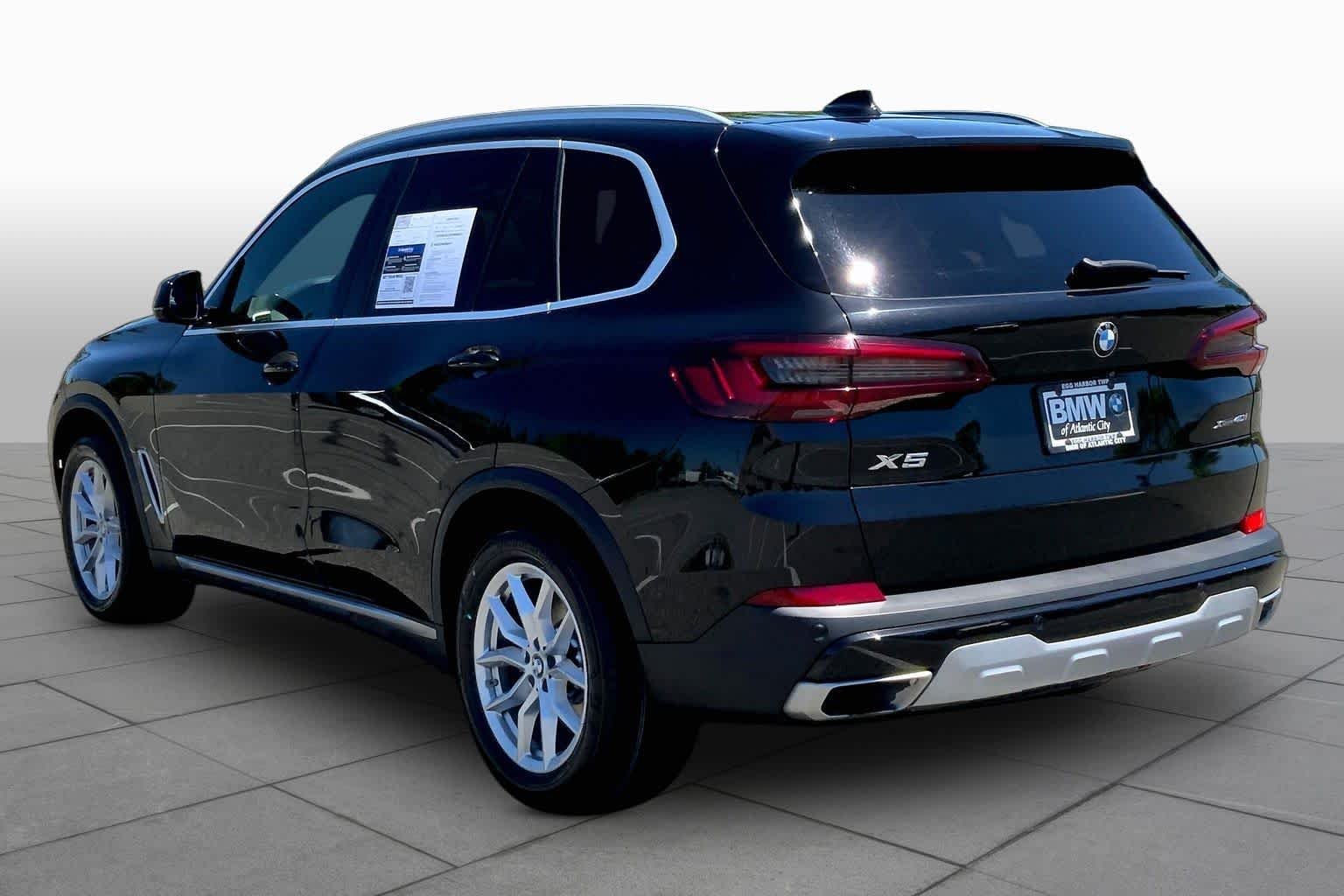 Used 2021 Black Sapphire Metallic BMW xDrive40i image 11