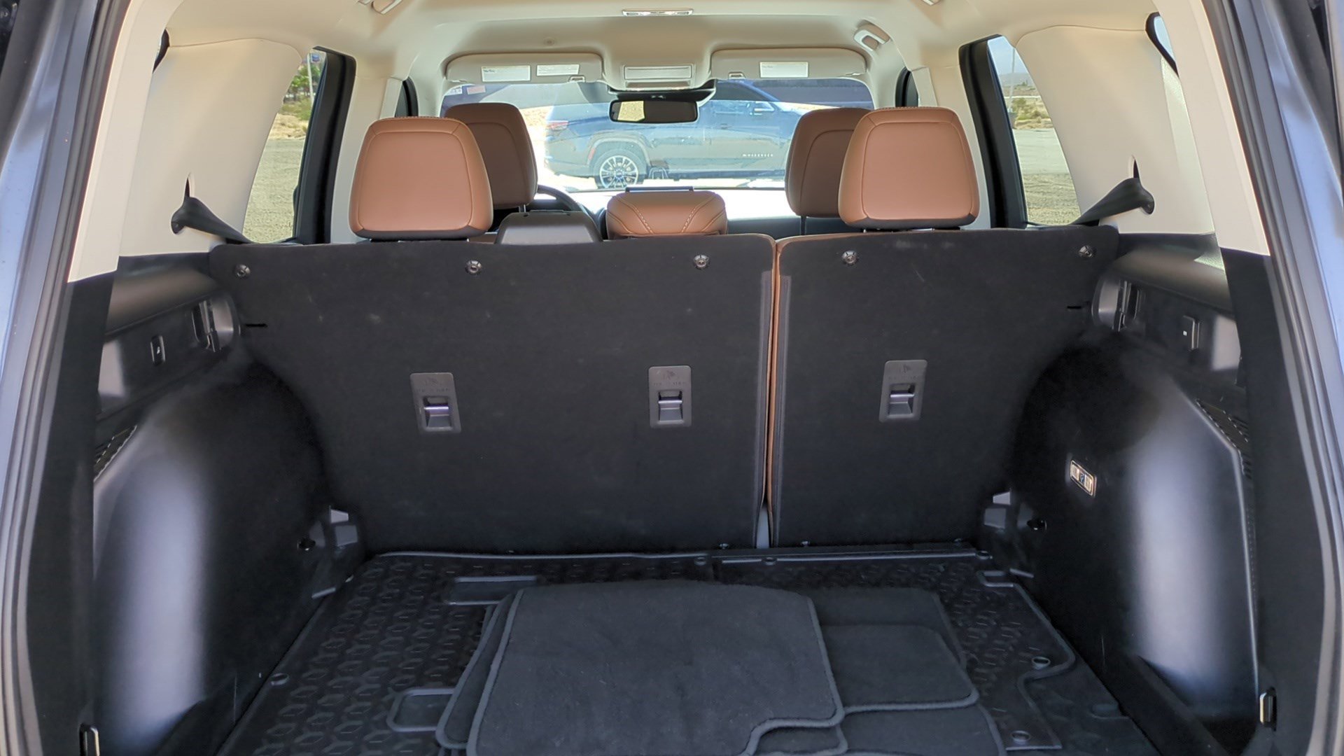 Used 2023 Gray Metallic Ford Outer Banks image 27