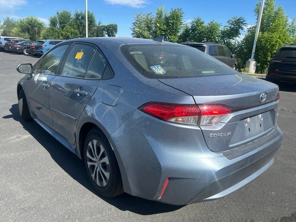 Used 2022 Celestite Toyota LE image 3