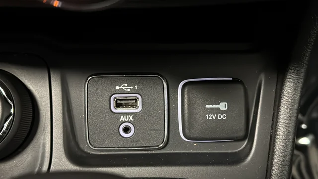 Used 2020 Billet Silver Metallic Jeep Latitude image 29