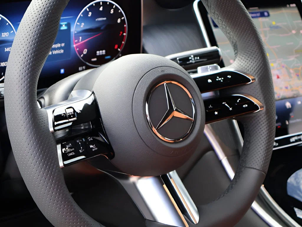 New 2027 White Mercedes-Benz GLC 300 image 18