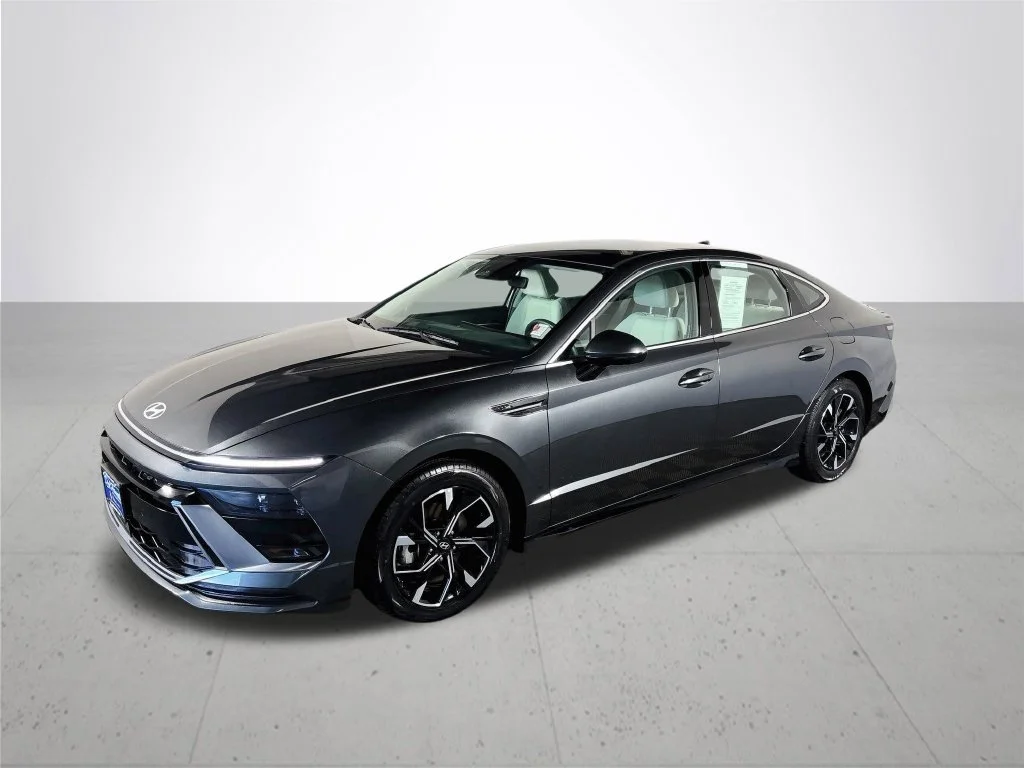 Used 2025 Gray Hyundai SEL image 2
