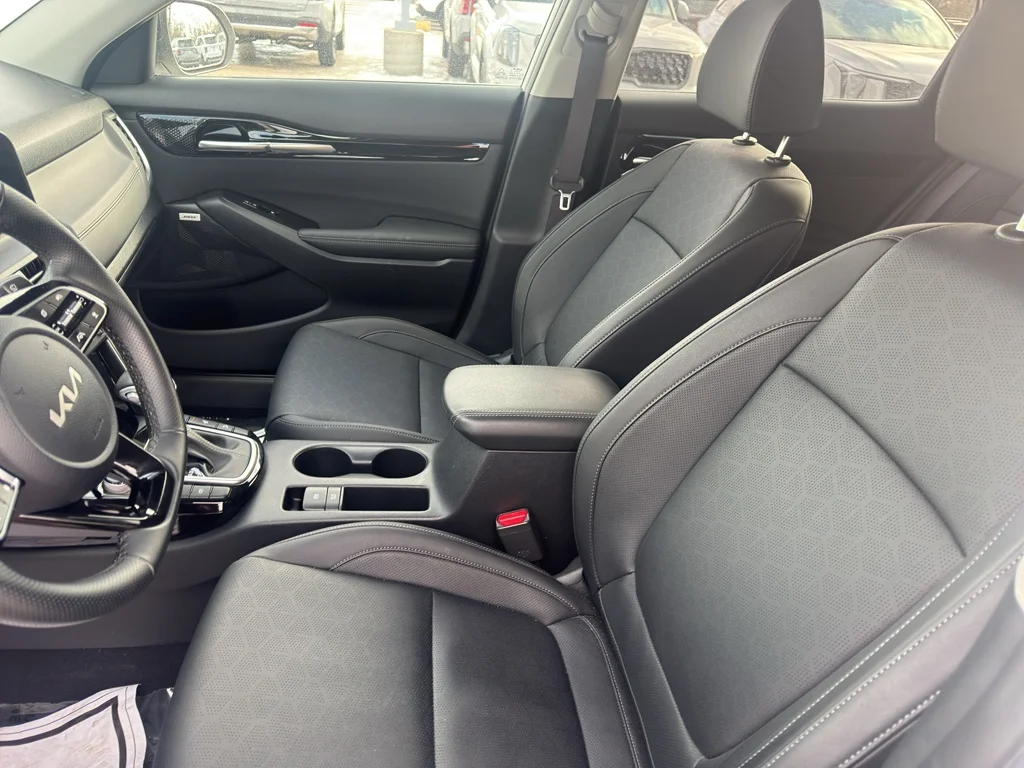 Certified Used 2024 White Kia SX image 14