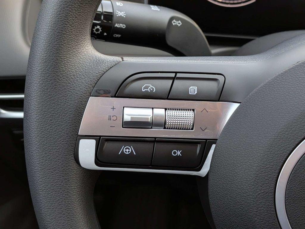 New 2027 Black Hyundai SE FWD image 25