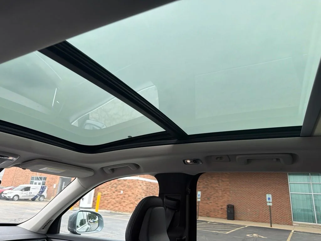Used 2020 Gray Volvo T6 Momentum image 10