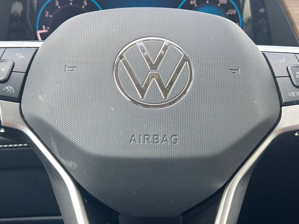 Used 2025  Volkswagen 2.0T SE w/Technology image 5