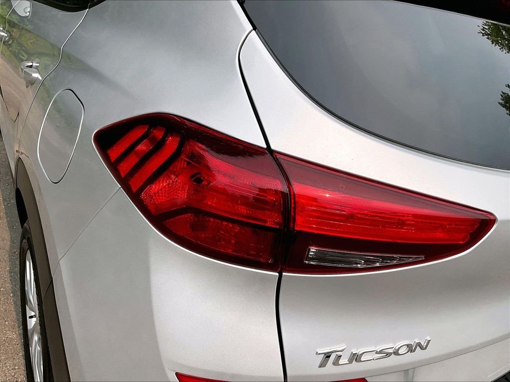 Used 2019 Silver Hyundai SE image 31