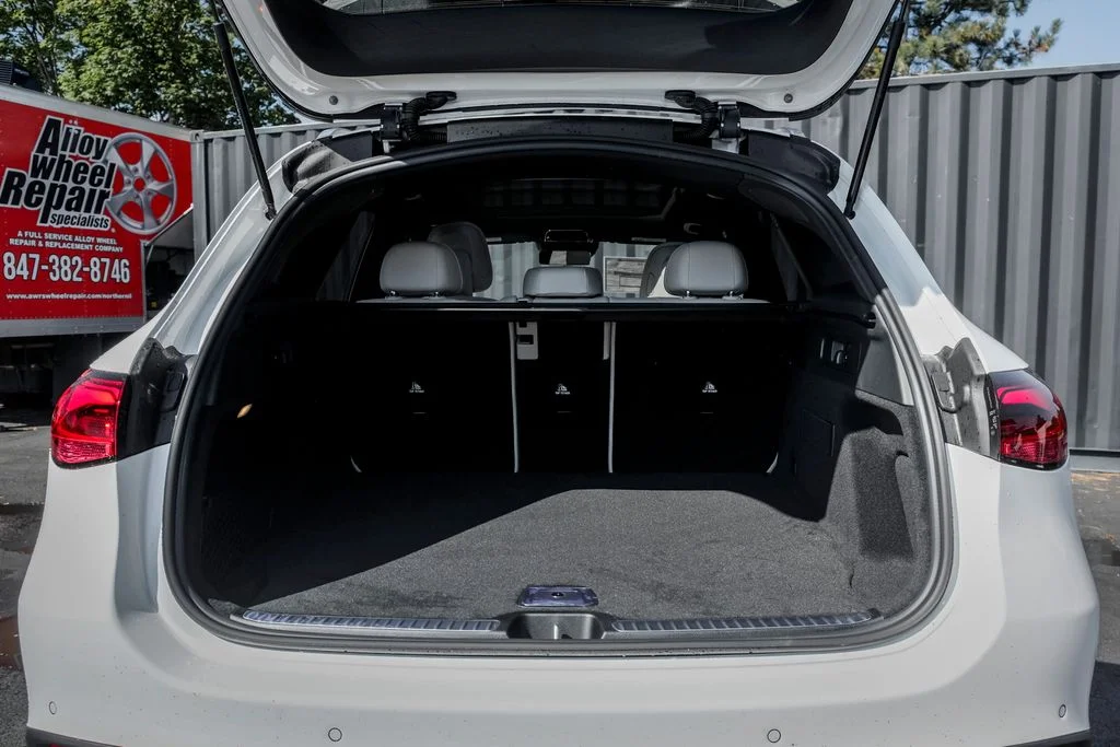 New 2027 Polar White Mercedes-Benz GLC 300 image 10