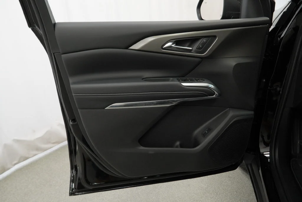 New 2027 Mosaic Black Metallic Chevrolet LT image 30
