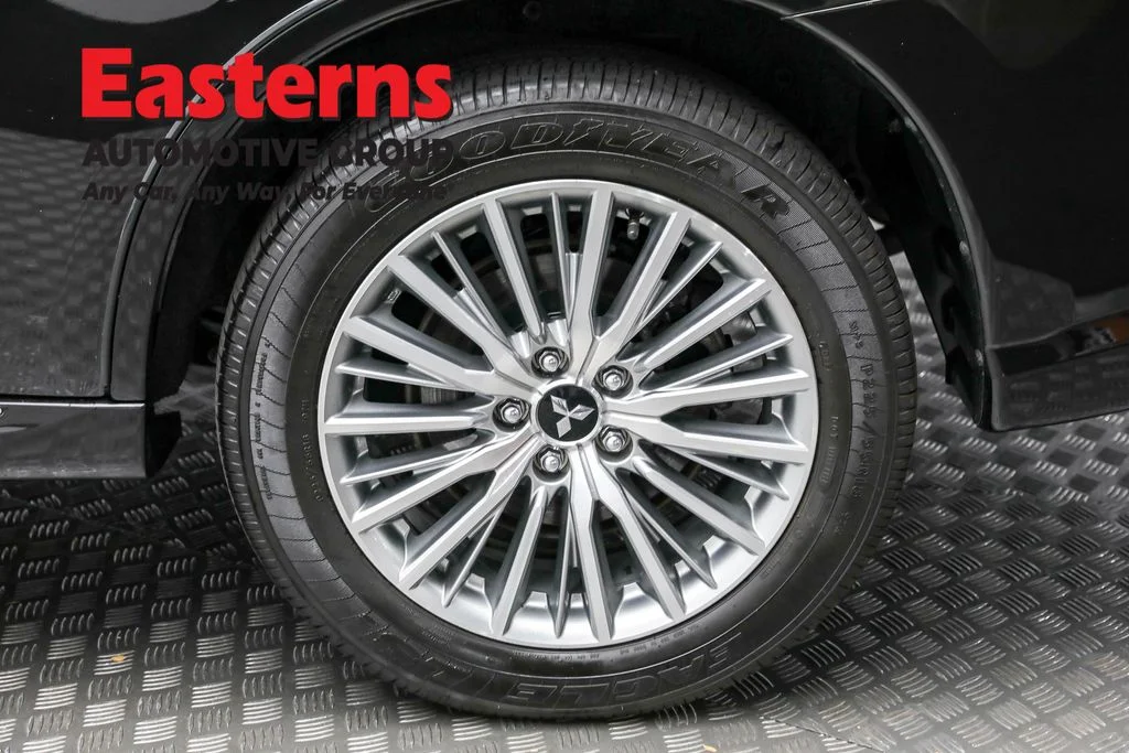 Used 2021 Black Mitsubishi SEL image 8