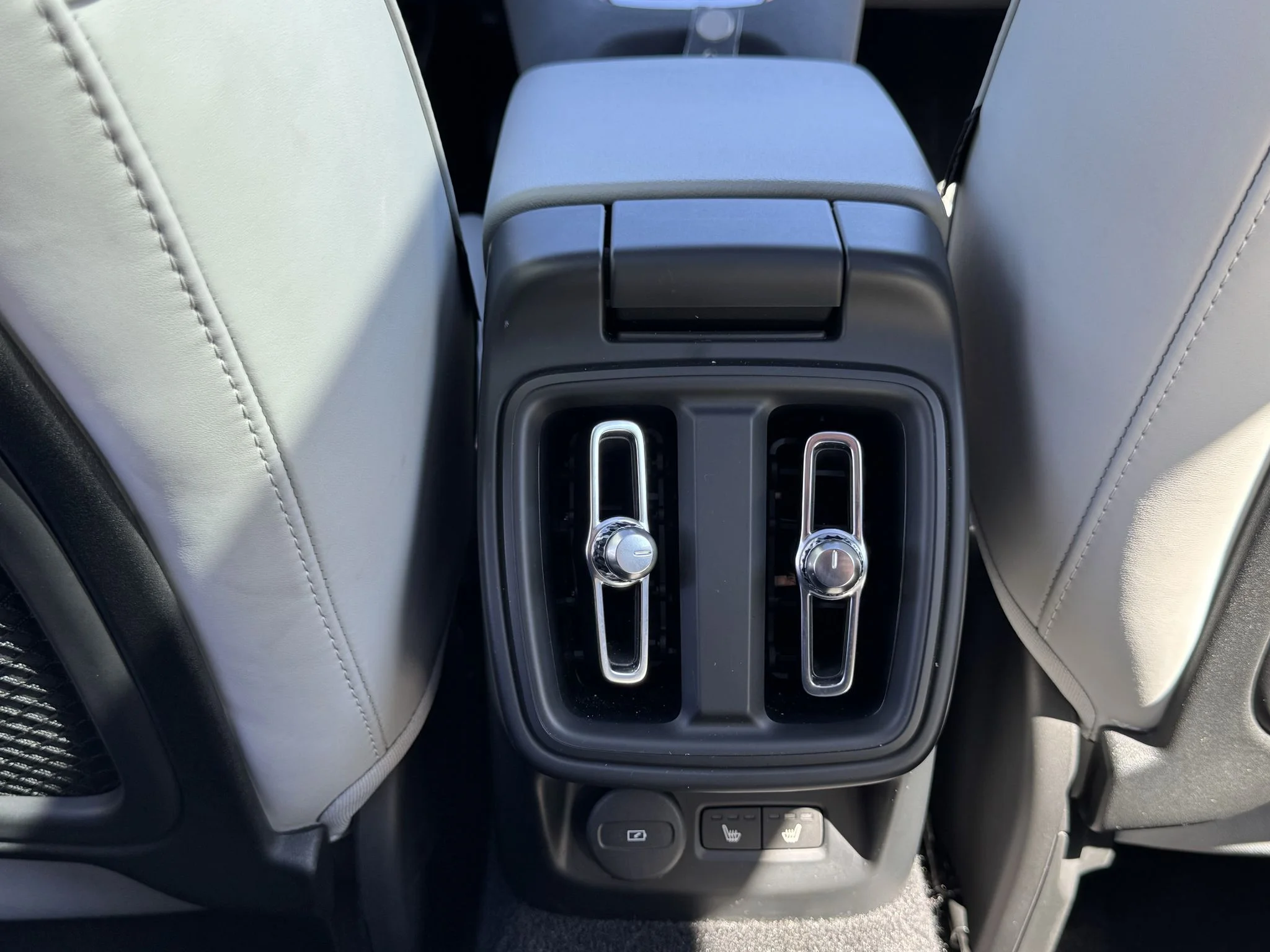 Used 2024 Midnight Metallic Polestar Long Range Dual Motor image 28