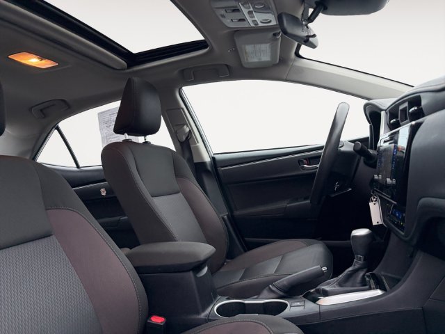 Used 2018 Silver Toyota LE image 12