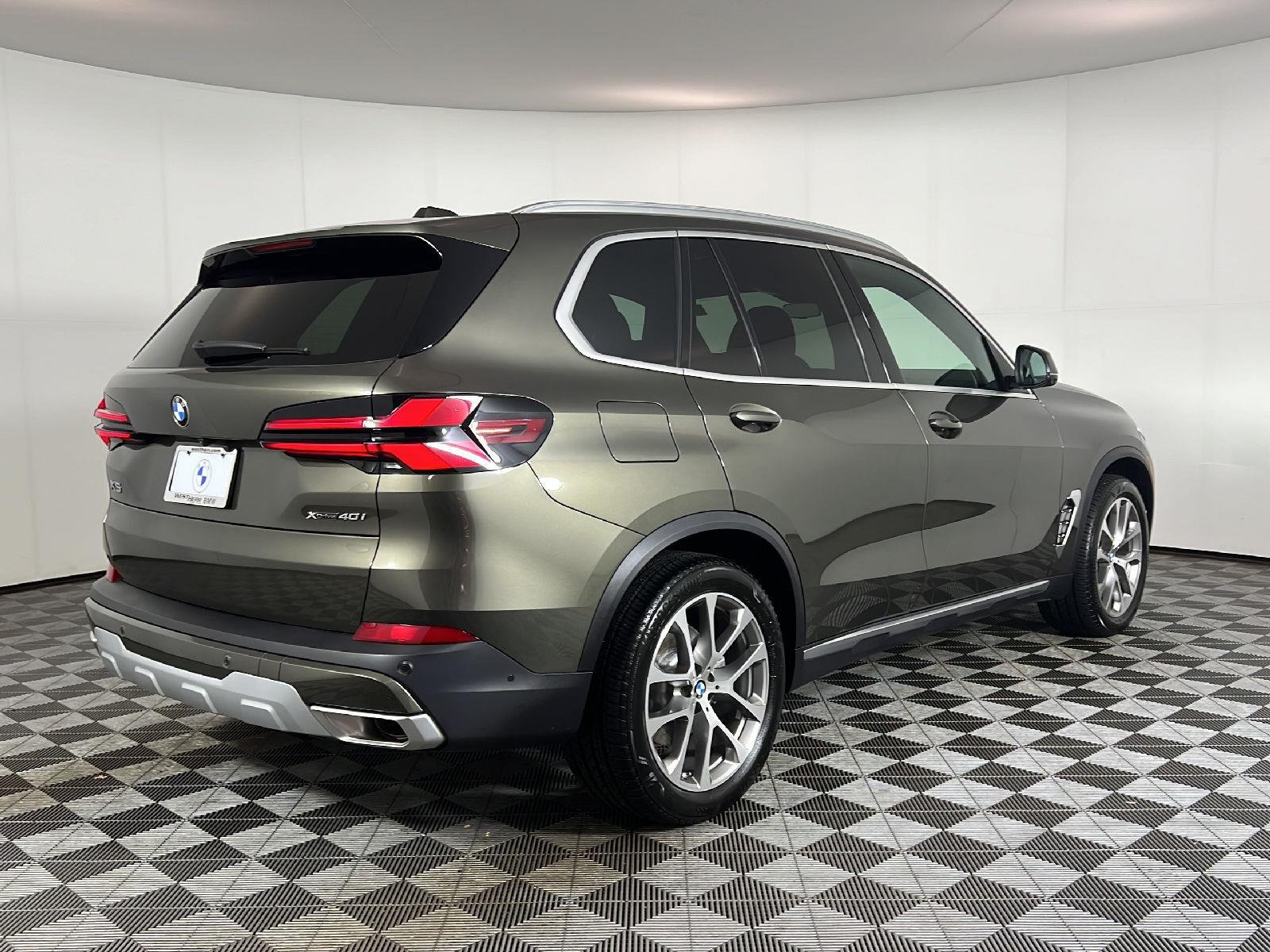 Used 2025 Manhattan Green Metallic BMW xDrive40i image 5