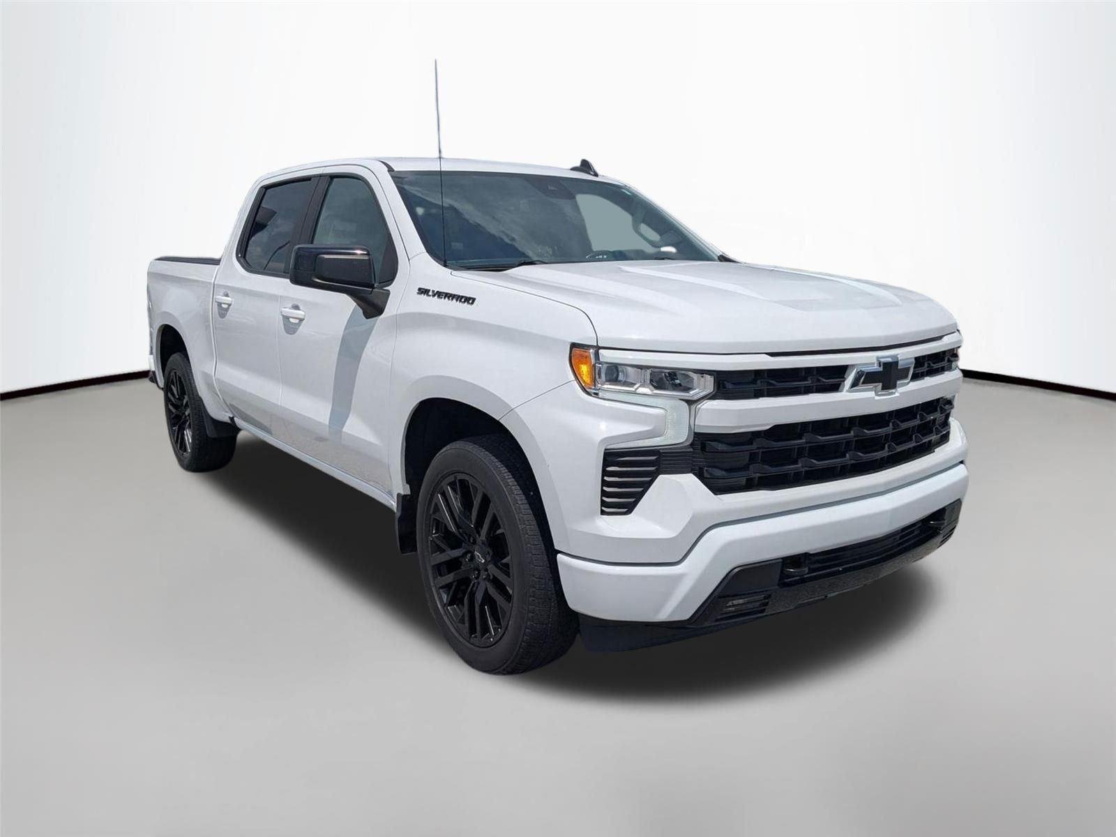 Used 2022 Summit White Chevrolet RST image 3