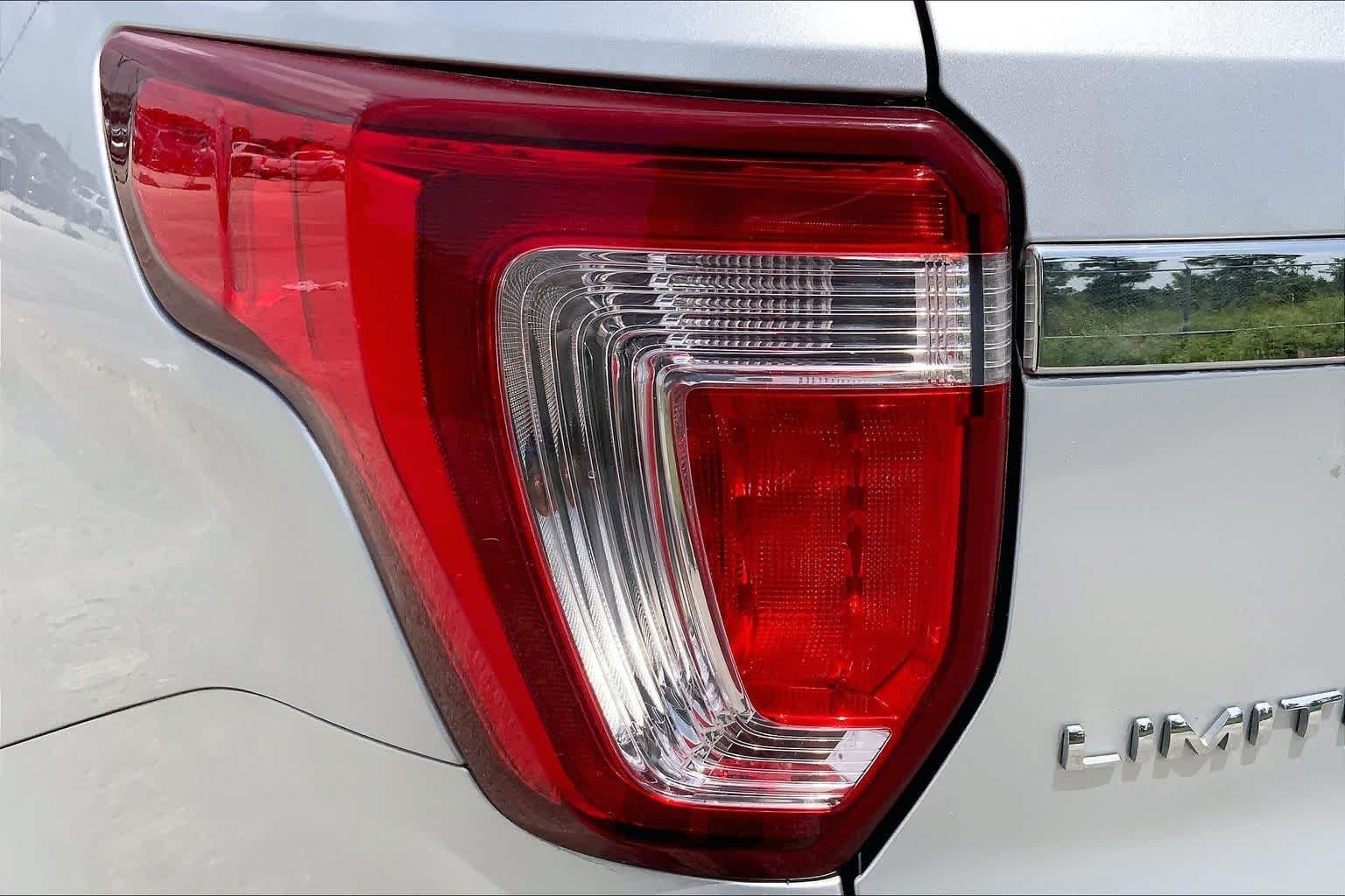 Used 2019 Ingot Silver Ford Limited image 28