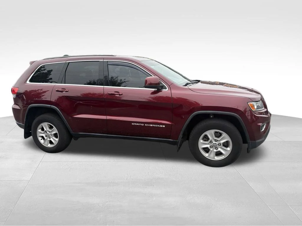 Used 2016 Red Jeep Laredo image 4