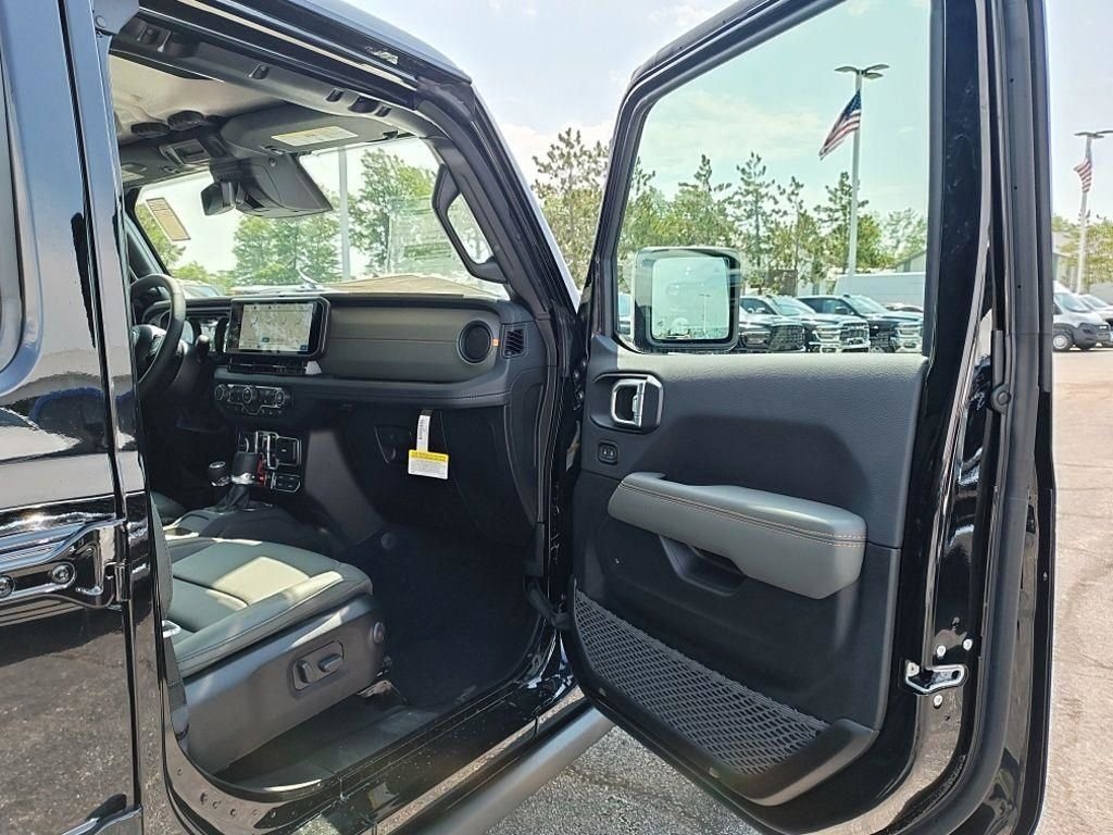 New 2026 Black Clear-Coat Exterior Paint Jeep Mojave X image 37